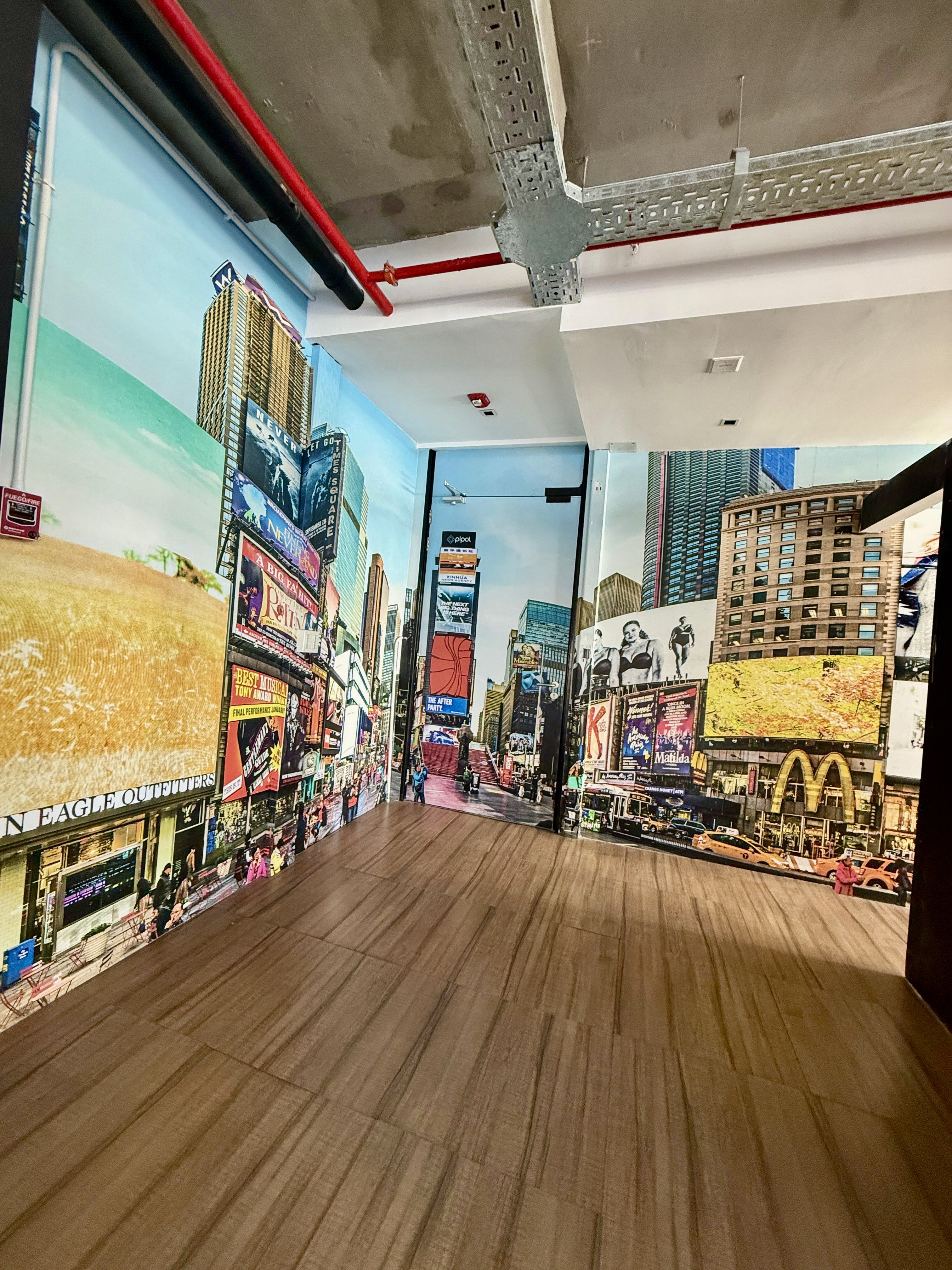 Interior · Mural Times Square · Detalle
