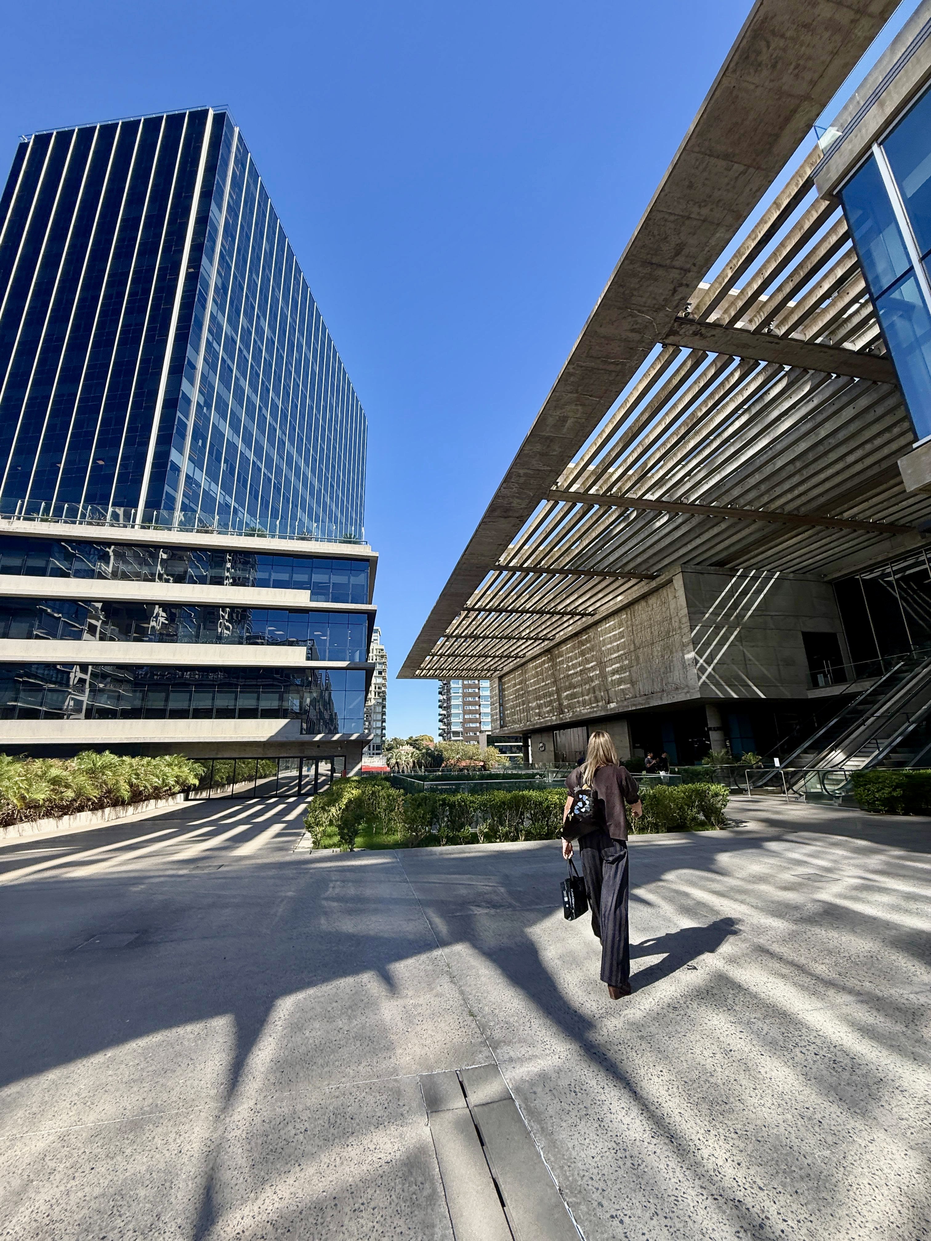Complejo · Patio central · Torres corporativas