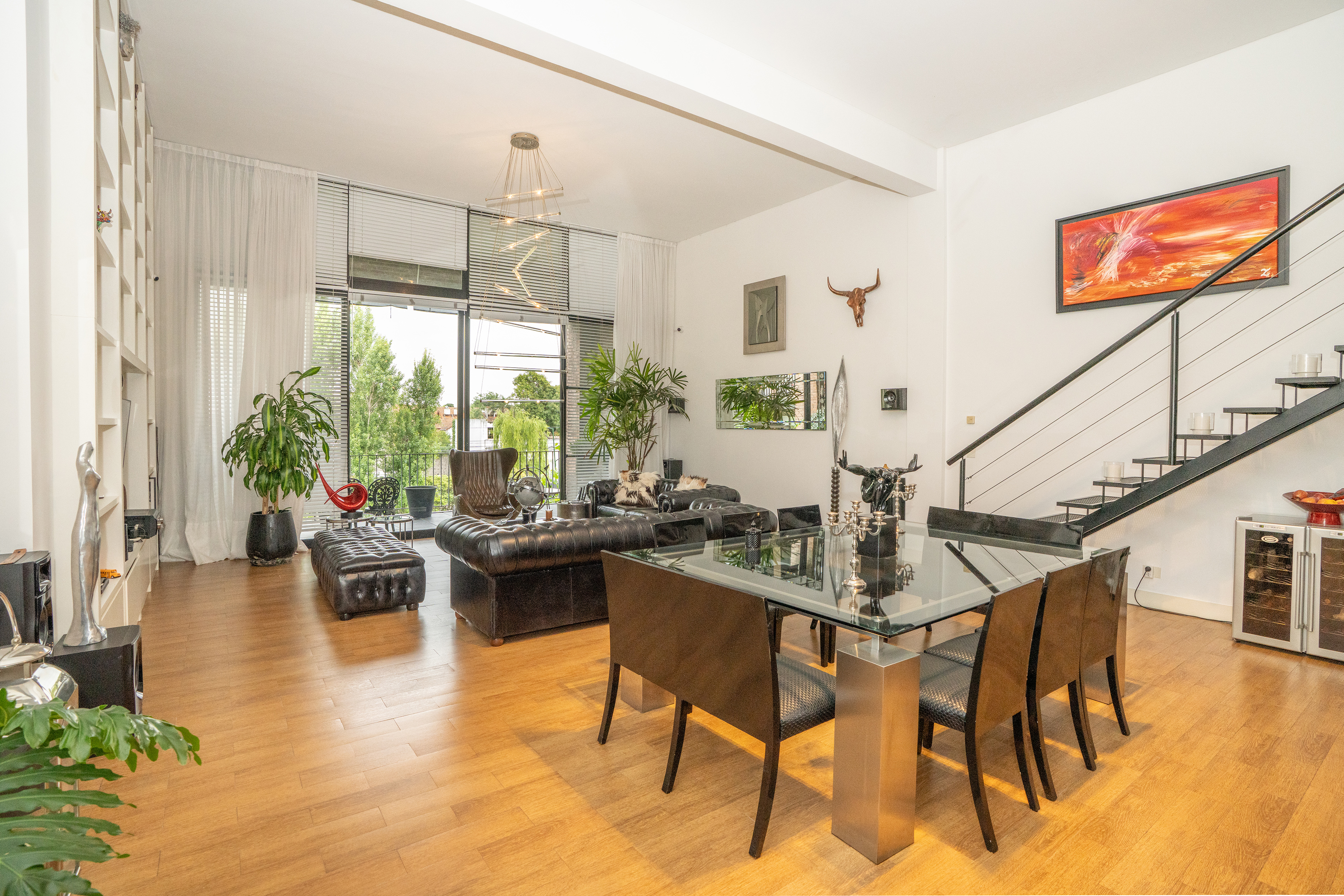 Comedor y escalera