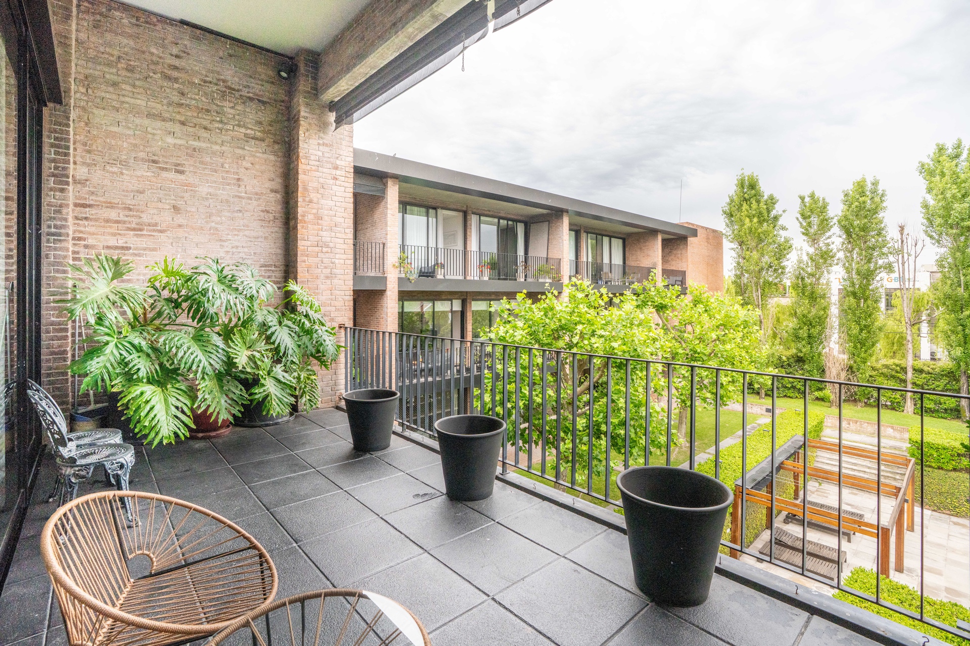Terraza con jardín