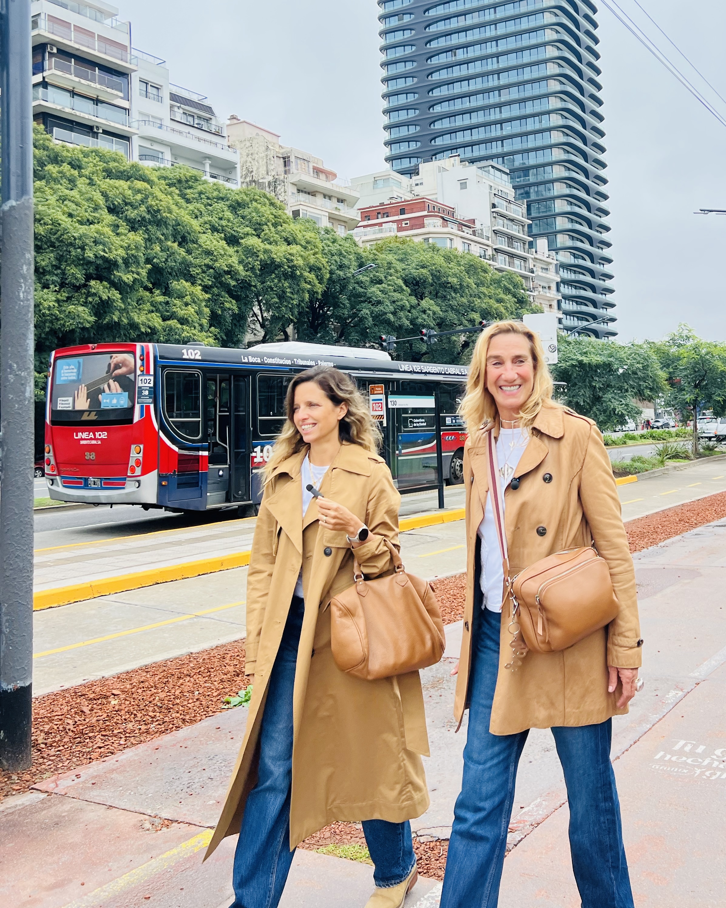 Marianela Percario y Lucía Garro — LIV Compañía Inmobiliaria